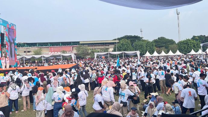 Pendukung Ridwan Kamil-Suswono padati Lapangan Cenderawasih, Cengkareng, Jakarta Barat. 