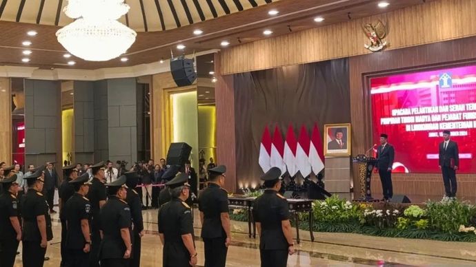 Menkum Supratman Andi Agtas melantik dan memimpin pengambilan sumpah jabatan bagi 15 pejabat eselon I di lingkungan Kementerian Hukum, Jakarta, Jumat (15/11/2024).