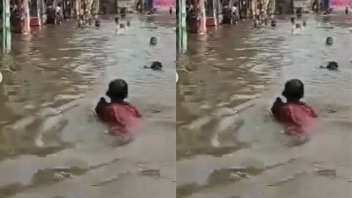 Bocil berenang di banjir rob