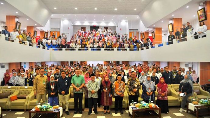 Menteri Pendidikan Dasar dan Menengah (Mendikdasmen) Abdul Mu'ti menutup Seminar Nasional Pendidikan Matematika 2024 di Aula Balai Besar Guru Penggerak (BBGP), Provinsi D.I Yogyakarta pada Rabu (13/11/2024). (ANTARA/HO-Humas Kemendikdasmen)