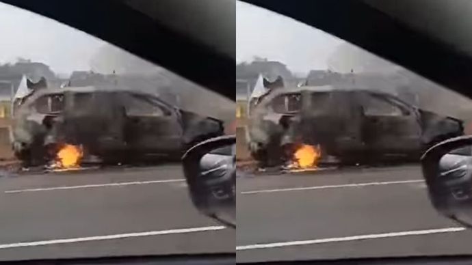 Mobil terbakar di Tol Jakarta-Tangerang (Tol Janger) arah Tangerang, tepatnya di KM 23.