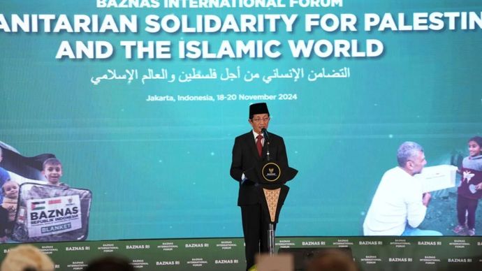 Menteri Agama Nasaruddin Umar saat membuka Baznas International Forum yang mengangkat tema Humanitarian Solidarity for Palestina and Islamic World di Jakarta, Selasa (19/11/2024).