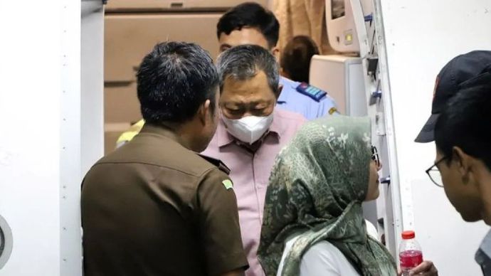 Bos Sriwijaya Air Hendry Lie saat ditangkap petugas Kejagung <b>(Antara)</b>