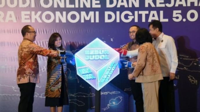 Menteri Komunikasi dan Digital Meutya Hafid (dua kiri) dalam acara bertajuk 