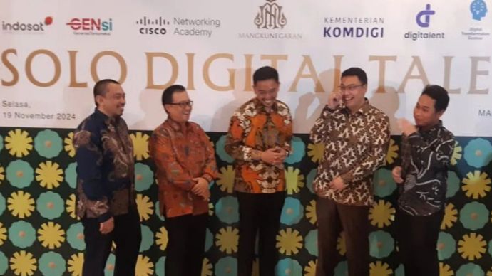 Pembukaan program pelatihan bertajuk Generasi Terkoneksi (GenSi): Solo Digital Talent di Pura Mangkunegaran Surakarta, Jawa Tengah, Selasa (19/11/2024).