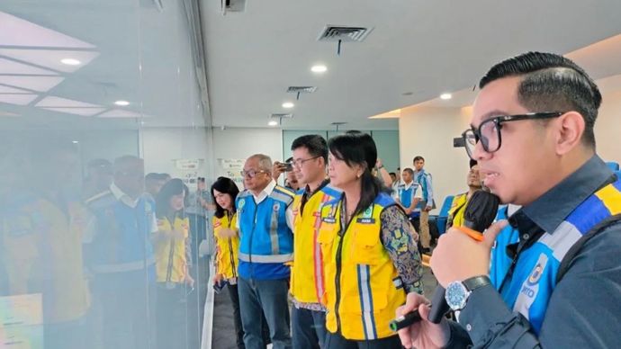 Wakil Menteri PU Diana Kususmastuti mengunjungi Jasamarga Tollroad Command Center di Jatiasih, Bekasi, Jawa Barat