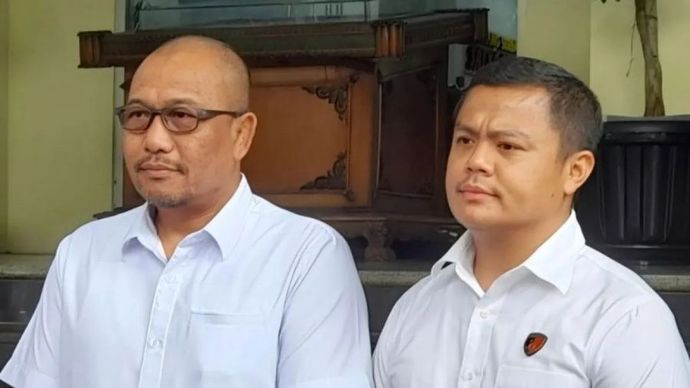 Dirreskrimum Polda Metro Jaya Kombes Pol. Wira Satya Triputra bersama dengan Kasubdit Jatanras Ditreskrimum Polda Metro Jaya, AKBP Rovan Richard Mahenu