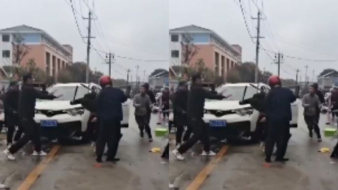 Sebuah mobil tabrak beberapa anak sekolah dasar di China.