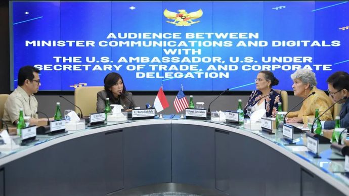 Pertemuan bilateral antara Menkomdigi Meutya Hafid dengan perwakilan AS yaitu Under Secretary of Commerce for International Trade U.S. Department of Commerce Marisa Lago, serta Duta Besar Amerika Serikat untuk Indonesia Kamala Shirin Lakhdhir di Jakarta. 