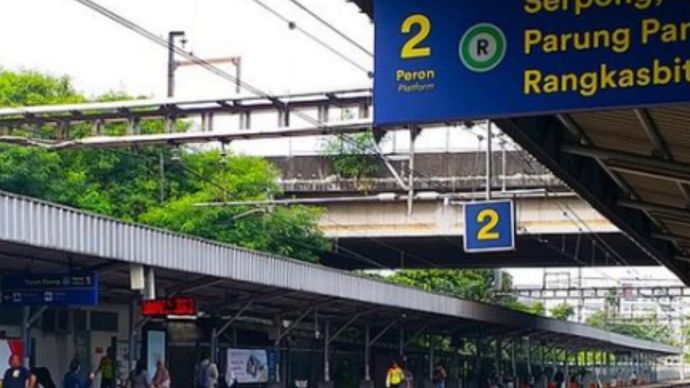 Mahasiswa terserempet kereta KRL