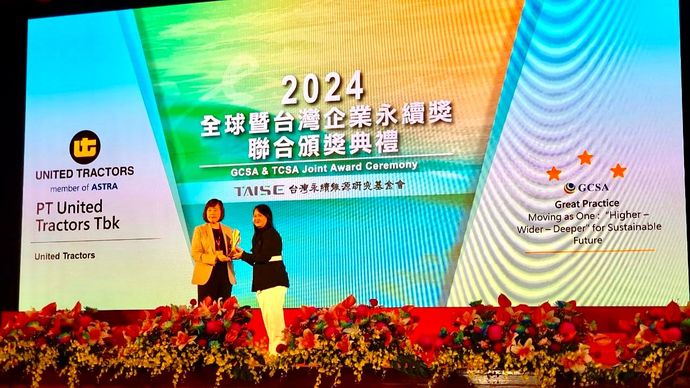 United Tractors Raih Penghargaan Global Corporate Sustainability Award 2024 di Taiwan.