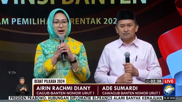 Pasangan Airin Rachmi Diany-Ade Sumardi di debat terakhir Pilkada Banten 2024. (YouTube) 