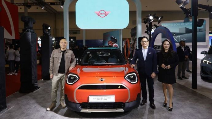 MINI Indonesia menghadirkan pertama kalinya MINI Aceman dan MINI 5-Door di MUF GJAW 2024. (Foto: Adiantoro/NTV)