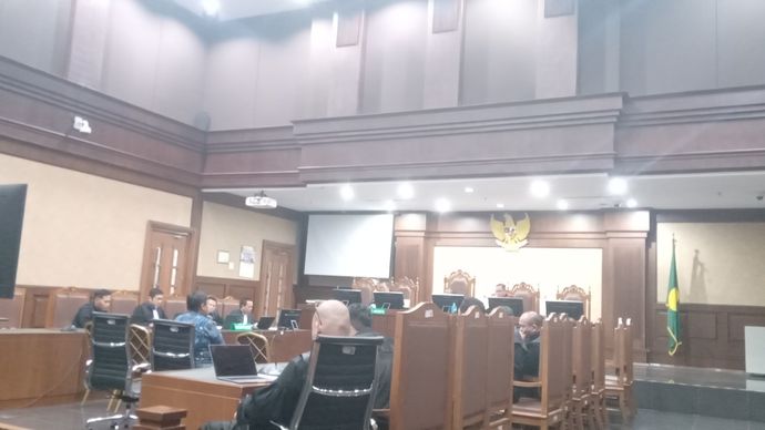  Dalam sidang tersebut Ahli Hukum Keuangan Negara Universitas Indonesia, Dr. Dian Puji Simatupang, SH., MH dan Ahli Hukum Administrasi Negara dan Tata Negara Universitas Pancasila, Dr. Rocky Marbun, SH., MH (Sidang timah)