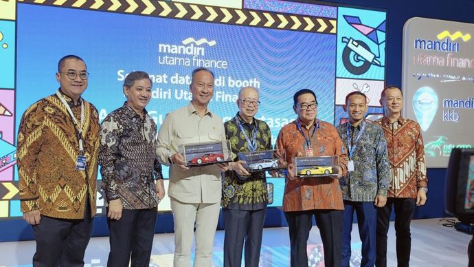 Menperin Agus Gumiwang Kartasasmita resmi membuka pameran otomotif MUF GJAW 2024, di ICE BSD, Kabupaten Tangerang, Banten, pada Jumat, 22 November 2024. (Foto: Adiantoro/NTV) 