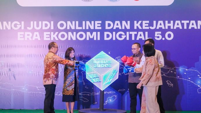 Turut hadir memberikan Keynote Speech dalam acara tersebut, Menteri Komunikasi dan Digital (Komdigi), Meutya Hafid, Plt. Deputi Bidang Keamanan dan Ketertiban Masyarakat, Kementerian Koordinator Politik dan Keamanan (Kemenko Polkam) Brigadir Jenderal Polisi Asep Jenal Ahmadi.