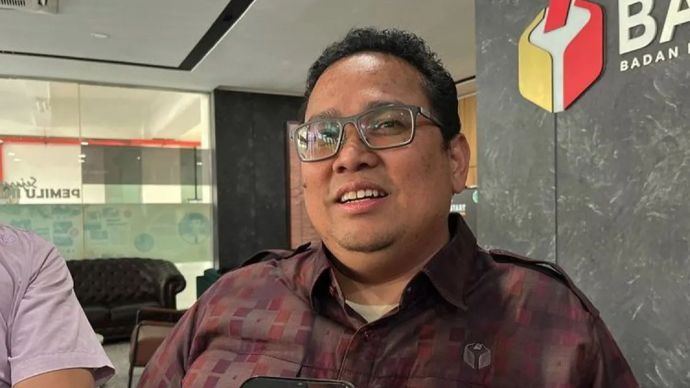 Ketua Bawaslu RI Rahmat Bagja saat memberikan keterangan kepada awak media di Kantor Bawaslu RI, Jakarta, Sabtu 23 November 2024.