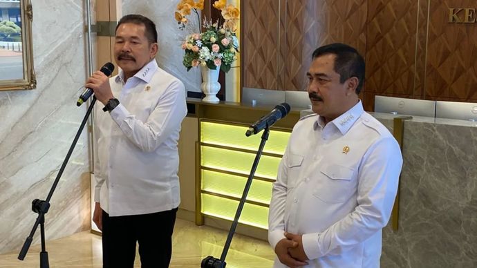 Menteri Imigrasi dan Pemasyarakatan Agus Andrianto dan Jaksa Agung Sanitiar Burhanuddin