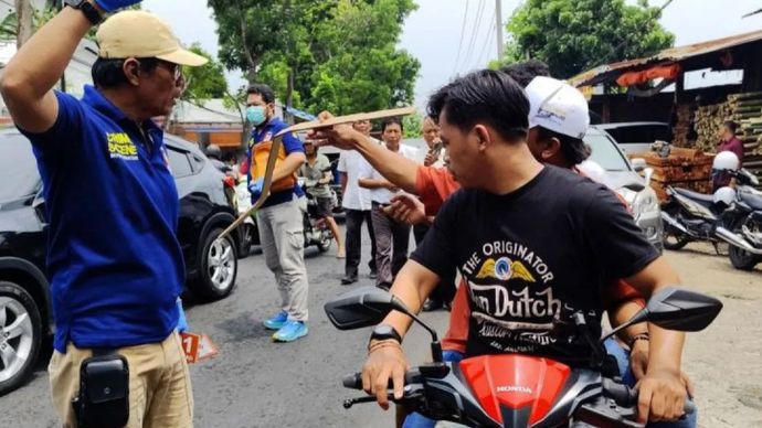 Polisi melakukan pra-rekonstruksi rangkaian peristiwa penembakan siswa SMK di Semarang, Selasa (26/11/2024).