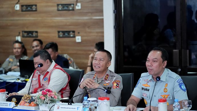 Kepala Korps Lalu Lintas (Kakorlantas) Polri Irjen Pol Aan Suhanan, bersama Dirut PT. Jasa Raharja Rivan A. Purrwantono, Ketua Badan Pengelola Jalan Tol (BPJT) Miftachul Munir, Direktur Lalu Lintas Jalan Ditjen Hubdat Kemenhub Ahmad Yani. <b>(Dok.Istimewa)</b>