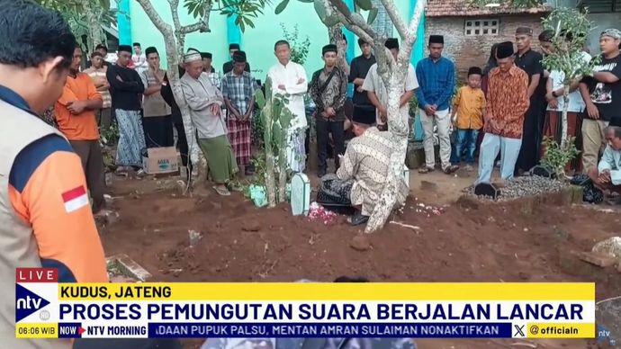 Seorang petugas Satlinmas di TPS 03 Desa Klaling, Kecamatan Jekulo, Kabupaten Kudus, Jawa Tengah, Ahmad Khoeron meninggal dunia pada Rabu (28/11/2024) saat menjalankan tugas.