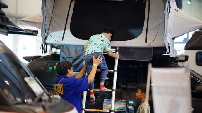 Di area Campervan Show, anak-anak dapat dengan bebas menjelajahi berbagai tipe campervan yang telah dipajang. (Foto: Istimewa)