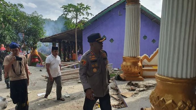 Kapolres Serang saat di Ponpes Bani Ma'mun di Kampung Badak, Desa Gembor Udik, Cikande, Kabupaten Serang, Banten, Minggu (1/12/2024). 