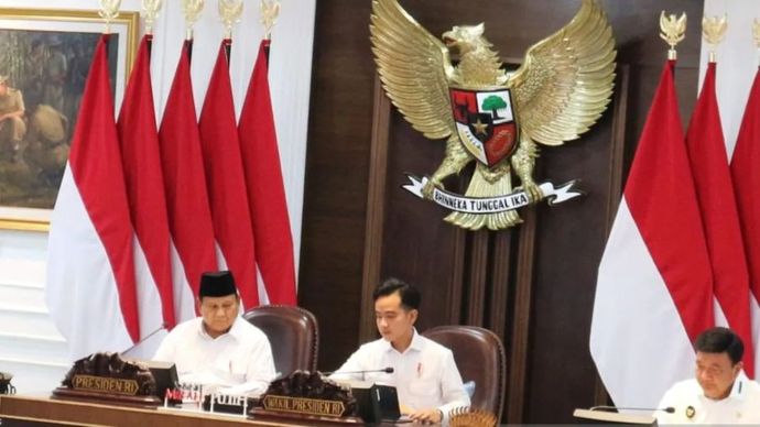 Presiden RI Prabowo Subianto didampingi Wakil Presiden RI Gibran Rakabuming Raka memimpin berjalannya di Sidang Kabinet Paripurna di Ruang Sidang Kabinet, Istana Kepresidenan, Jakarta, Senin 2 Desember 2024.