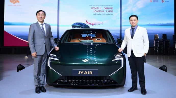 Maskapai China, JuneYao Airlines meluncurkan sedan listrik JY Air di Thailand. (Foto: Car News China)