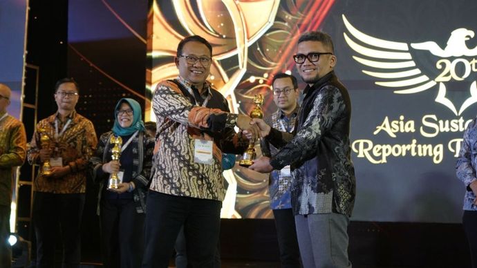 Pertamina NRE meraih penghargaan Gold Rating Tingkat Asia 2024 yang diterima langsung oleh VP Corporate Secretary Pertamina NRE, Dicky Septriadi/Foto: Istimewa 