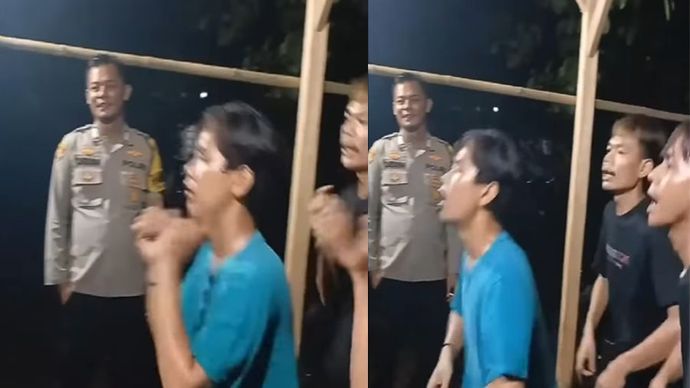 Sejumlah anak remaja tengah Joget Sadbor yang diawasi anggota polisi.