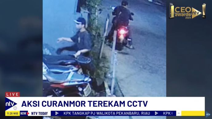 Motor yang sedang mengalami kempes ban tersebut raib dibawa kabur pelaku dengan cara didorong.