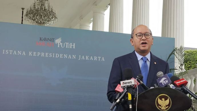 Menteri Investasi dan Hilirisasi Rosan Roeslani di kawasan Istana Kepresidenan, Jakarta, Kamis (5/12/2024). 