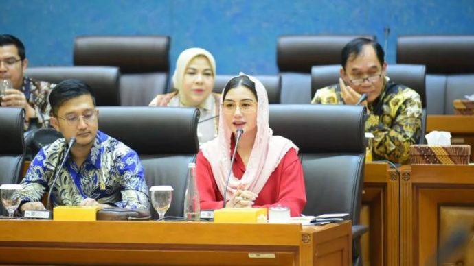 Anggota Komisi VII DPR RI Novita Hardini (kanan