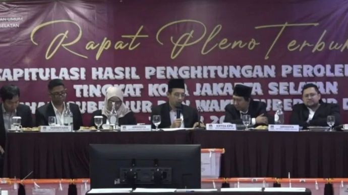 Komisi Pemilihan Umum (KPU) Jakarta Selatan menggelar rapat pleno terbuka rekapitulasi penghitungan suara Pilkada 2024 tingkat kota di hotel kawasan Kebayoran Baru, Jakarta, Kamis (5/12/2024). 