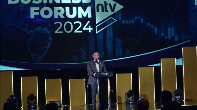 Menteri Koordinator Infrastruktur dan Pembangunan Kewilayahan Agus Harimurti Yudhoyono menyampaikan paparannya dalam pembukaan NTV Business Forum 2024 di Ballroom Raffles Hotel, Jakarta, 4 Desember 2024