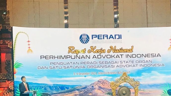 Menteri Koordinator Bidang Hukum, HAM, Imigrasi, dan Pemasyarakatan Republik Indonesia Yusril Ihza Mahendra memberikan arahan saat membuka Rapat Kerja Nasional (Rakernas) Persatuan Advokat Indonesia (Peradi) di Jimbaran, Kabupaten Badung.