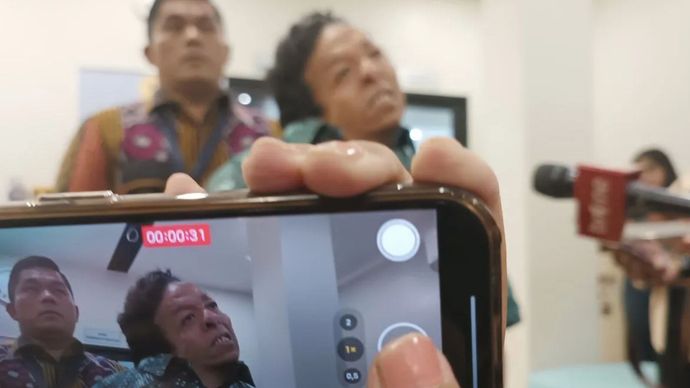 Anggota Komnas HAM Bidang Pengaduan Hari Kurniawan memberi keterangan kepada media di Jakarta, Jumat