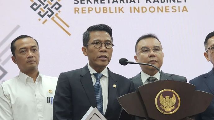 Ketua Komisi XI Misbakhun memberikan pernyataan pers usai pertemuan DPR RI dan Presiden RI membahas penerapan PPN 12 persen di Kantor Presiden, Jakarta, Kamis (5/12/2024).