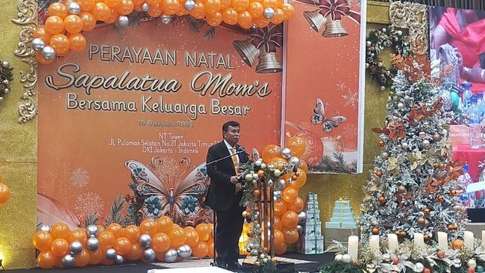 Ketua Presidium Sapalatua Tampuk Nabolon, Nurdin Tampubolon memberikan sambutan pada perayaan Natal Sapalatua Mom's Bersama Keluarga Besar 