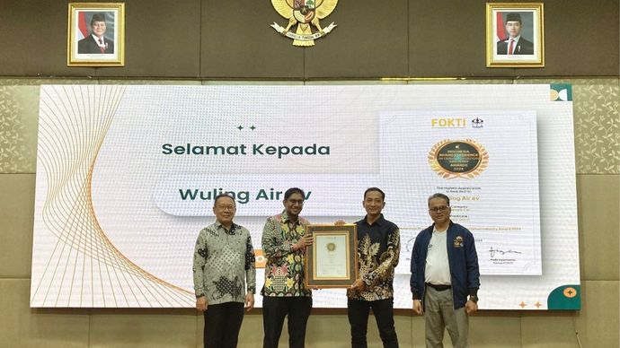 Wuling Air ev meraih penghargaan di Indonesia Brand Experience in Transportation Industry Award 2024. (Foto: Istimewa/Wuling)