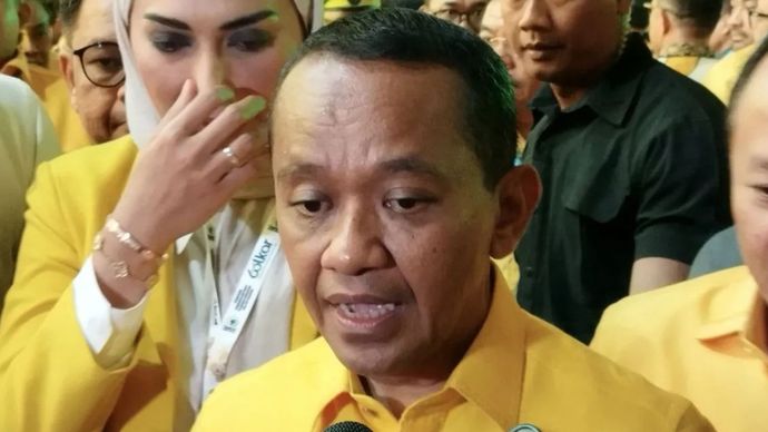 Ketua Umum Partai Golkar Bahlil Lahadalia usai berpidato dalam acara Bimbingan Teknis (Bimtek) Anggota DPR RI dan DPRD Fraksi Partai Golkar (FPG) Periode 2024-2029 Seluruh Indonesia di Jakarta, Rabu (11/12/2024)