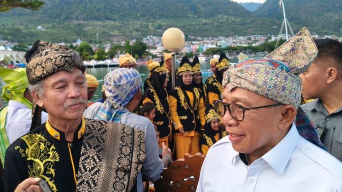 Wakil Bupati Banggai Furqanudin Masulli menyambut langsung kedatangan Perahu Sandeq dan membuka Festival Sama-Bajao <b>(Kabar Luwuk)</b>