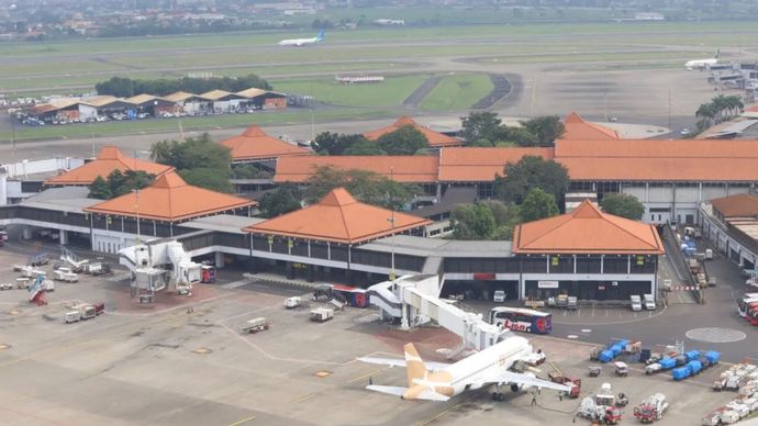 Dua maskapai penerbangan yakni Super Air Jet dan Lion Air dilakukan pemindahan penerbangan domestik ke dua Terminal yang ada di Bandara Internasional Soekarno-Hatta (Soetta), Tangerang, Banten. 