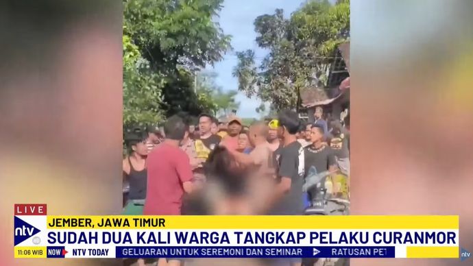 Dua pencuri motor babak belur dihajar massa yang mengamuk.