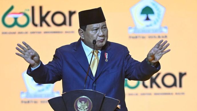 Presiden RI Prabowo Subianto menyampaikan sambutan dalam peringatan puncak HUT Ke-60 Partai Golkar di Sentul, Kabupaten Bogor, Jawa Barat, Kamis (12/12/2024).