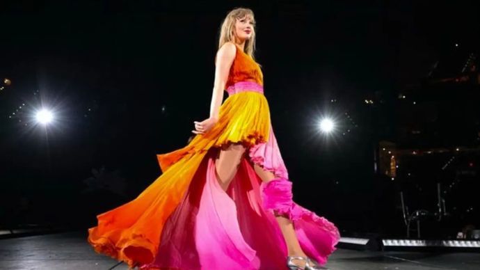 Foto aksi panggung Taylor Swift dalam konser Eras Tour di Amerika Serikat yang diunggah di akun Instagram sang penyanyi.