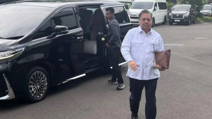 Menteri Koordinator Bidang Perekonomian tiba di Istana Kepresidenan,