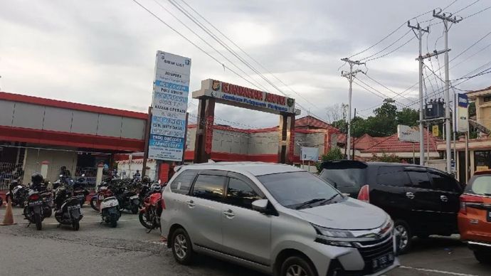 Suasana RS Bhayangkara Jayapura, Papua, tempat penanganan medis anggota Polres Lanny Jaya , Aiptu Hidayat dinyatakan meninggal, Jumat (13/12/2024). 