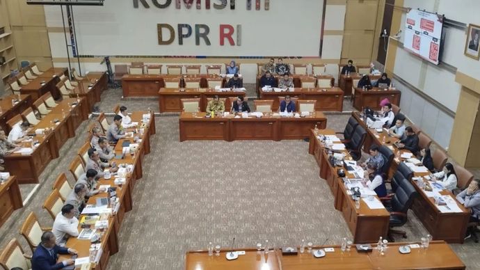 Kapolda Kalimantan Tengah Irjen Pol. Djoko Poerwanto rapat dengan Komisi III DPR RI di kompleks parlemen, Jakarta, Selasa (17/12/2024).